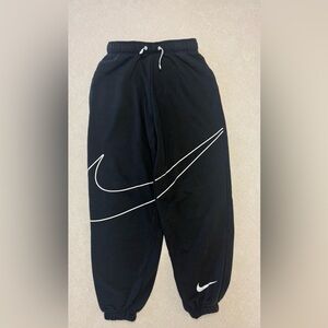 Nike Jogger Sweatpants – Boys Youth Medium (NEW / Never Worn)